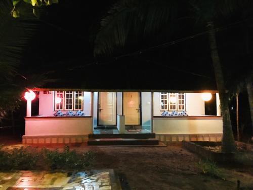 Гокарна: Hotel Om Star Beach Cottage