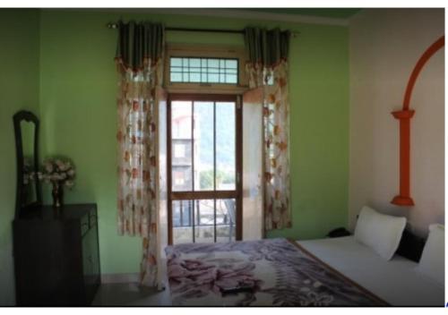 Ришикеш: River Side Hotel with Gangaotri View