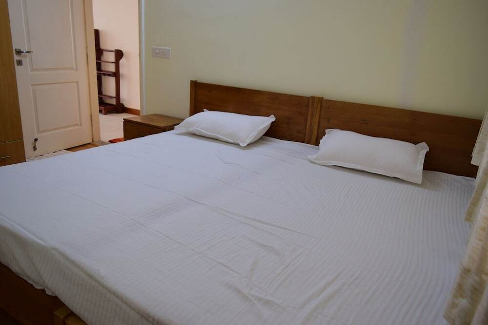 Большая Нойда: Spacious Condo Apartment in Greater Noida