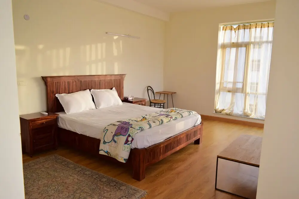 Большая Нойда: Spacious Condo Apartment in Greater Noida
