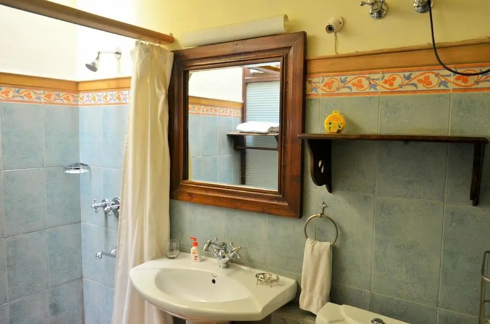 Наинитал: Jheel Facing rooms in Bhimtal
