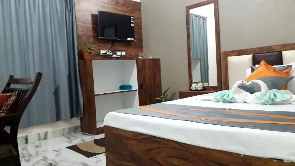Деогхар: Milan Palace deoghar