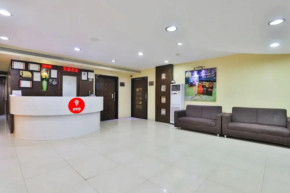 Сурат: Oyo 3975 Golden Star Country Club