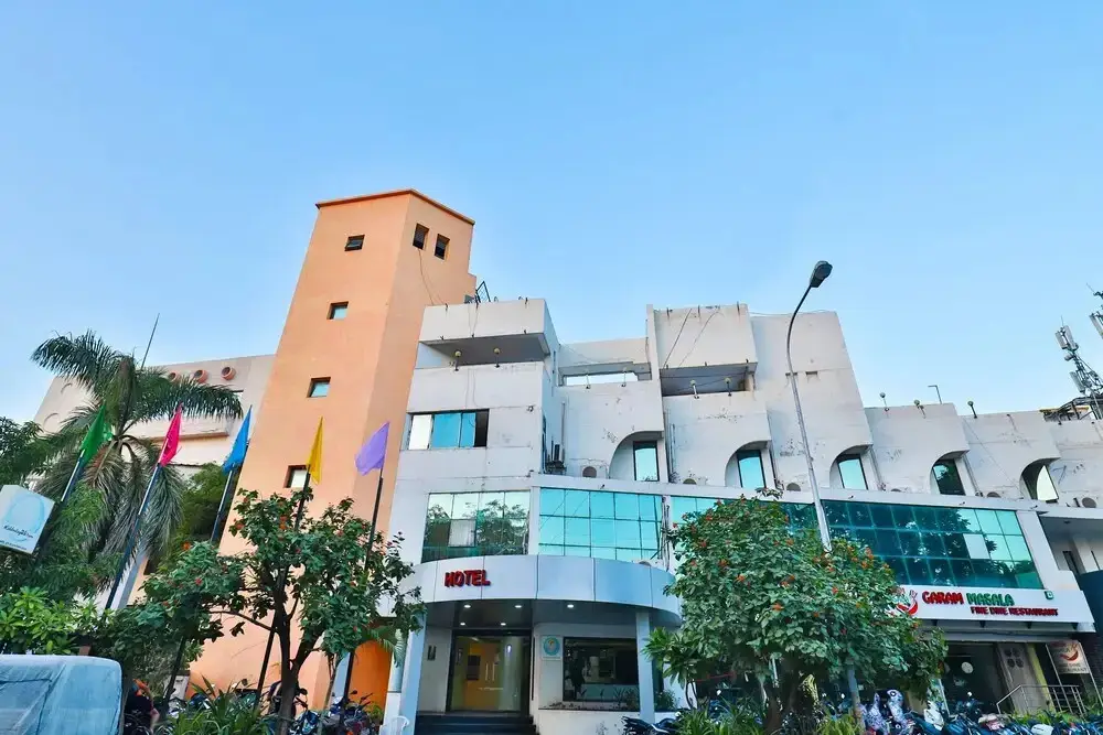 Oyo 3975 Golden Star Country Club — фото 1