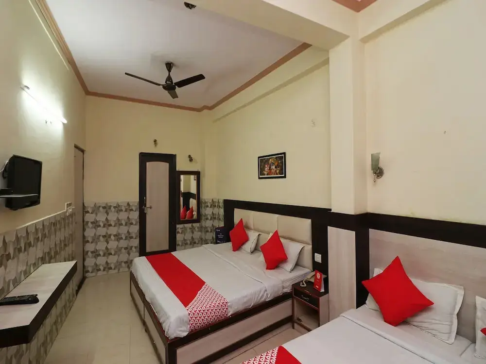 Агра: Oyo 26146 Hotel Sarwan
