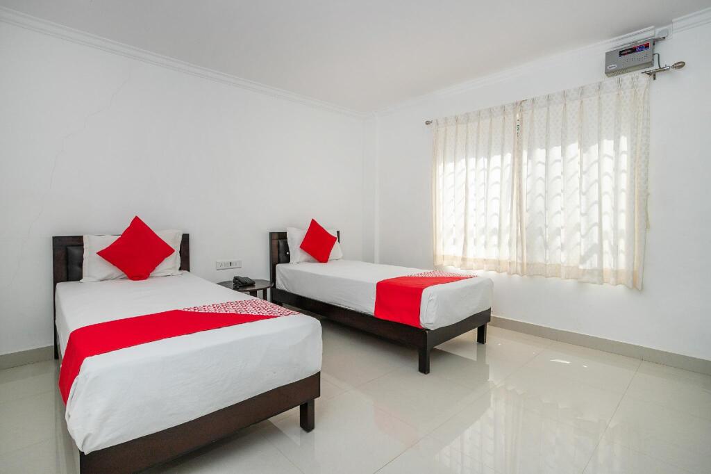 Chikkajala: OYO 27798 Hotel Cosmopolitan