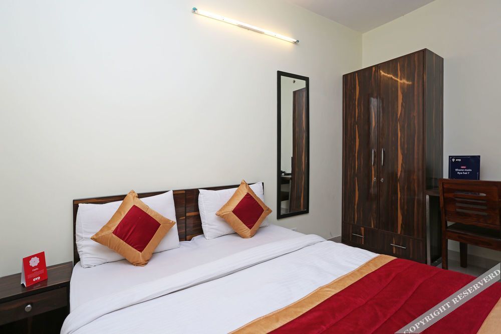 Нью-Дели: Oyo 4930 Home Stay Em Residency