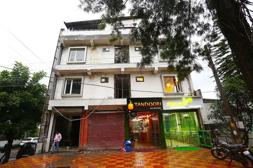 OYO 15566 Hotel Rosewood Inn — фото 1
