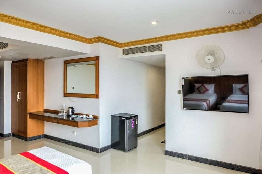 Маниячи: KA Hotels