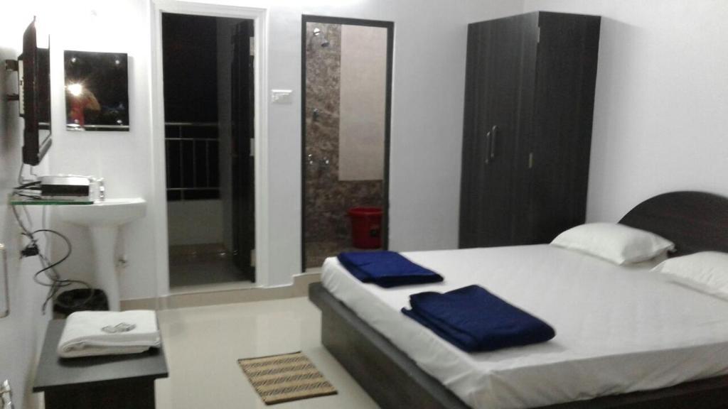 Iroomz Hotel Gananjaya - Hostel — фото 1