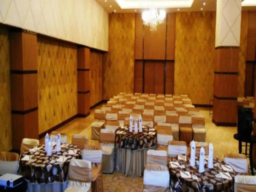 Мератх: Country Inn & Suites By Carlson Meerut
