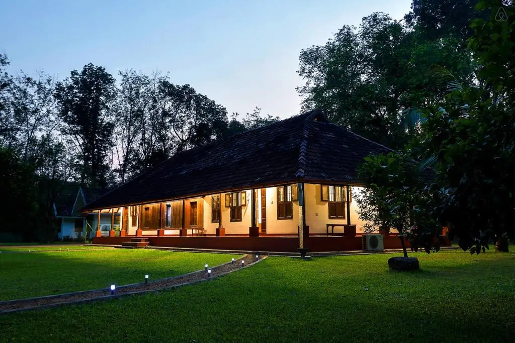 Куруппумтара: Kuruvinakunnel Tharavadu Homestay Edamattom