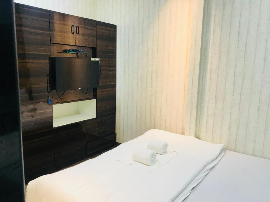 Мумбаи: hotel shabana