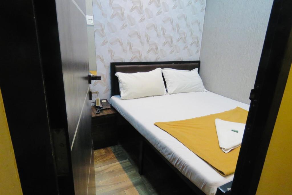 Мумбаи: hotel shabana