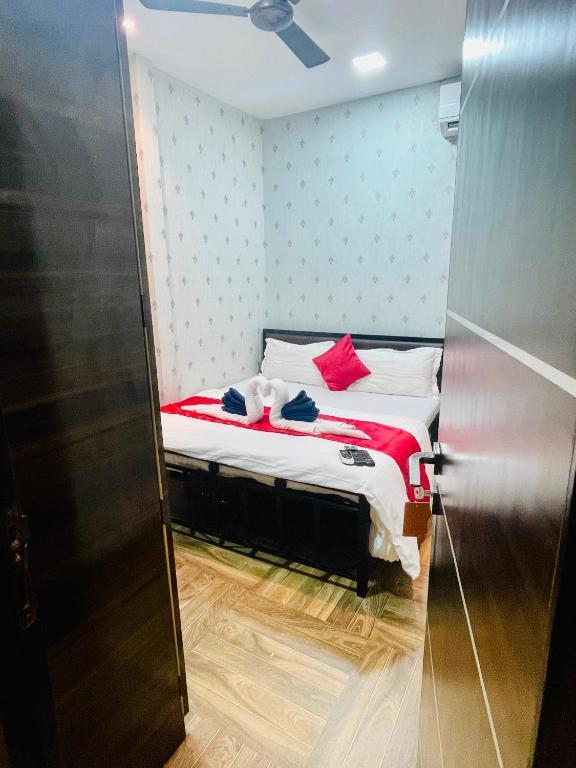 Мумбаи: hotel shabana