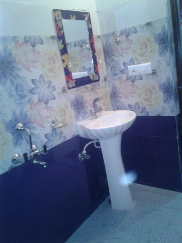 Бир: Mohinder & Mohindra Home Stay