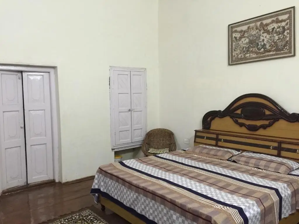 Чамба: Dingle House