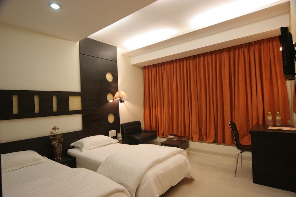 Вадодара: Hotel Tansha Comfort Residency