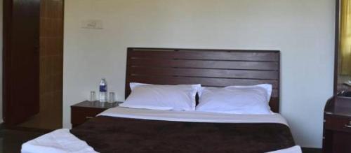Ути: Jungle Inn Resorts