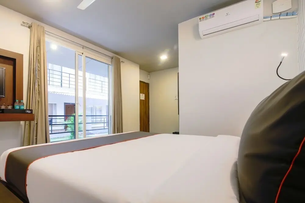 Морджим: Bay Breeze Hotels & Resorts
