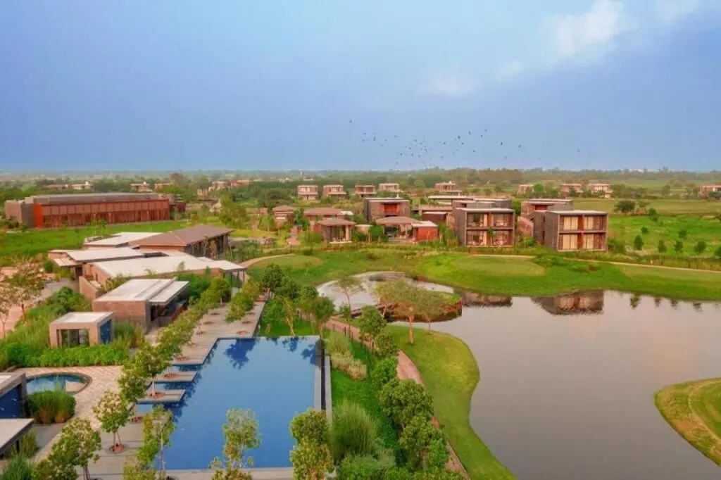 Бавла: MYSA Zinc Journey by The Fern (A Glade One Golf Resort) Nani Devati, Gujarat