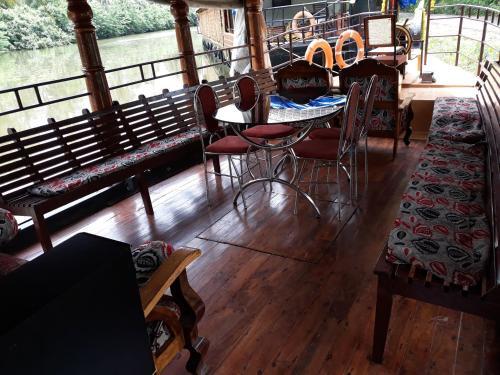 Аллеппи: Houseboat