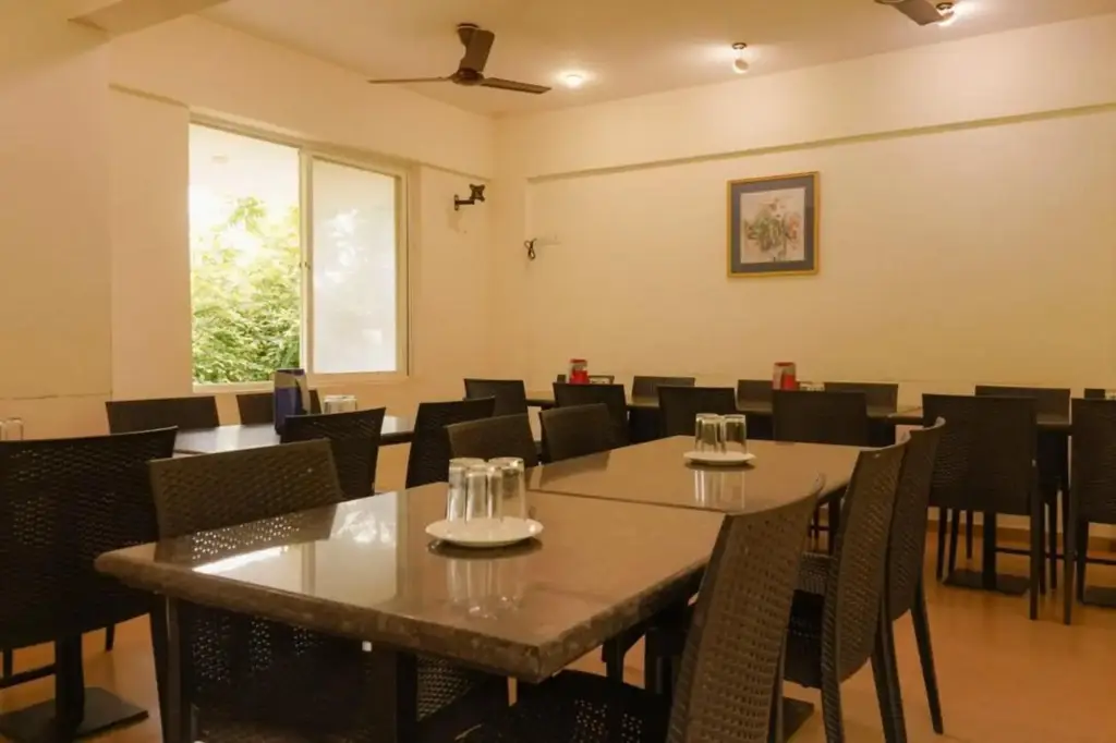 Даполи: Sahil Inn