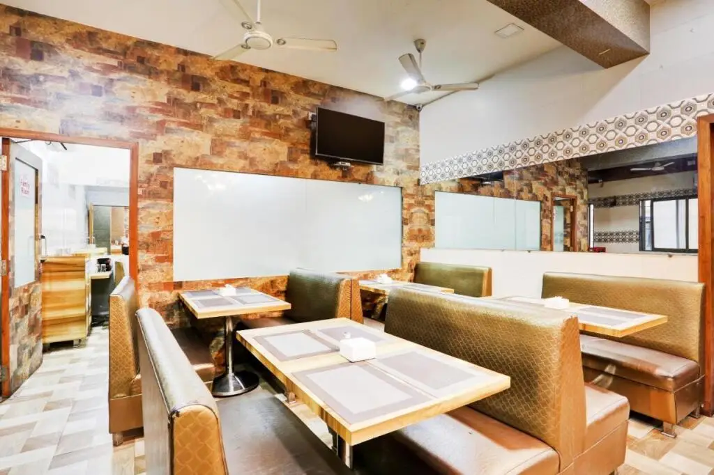 Хандала: Capital O 93378 Hotel Samrat Palace