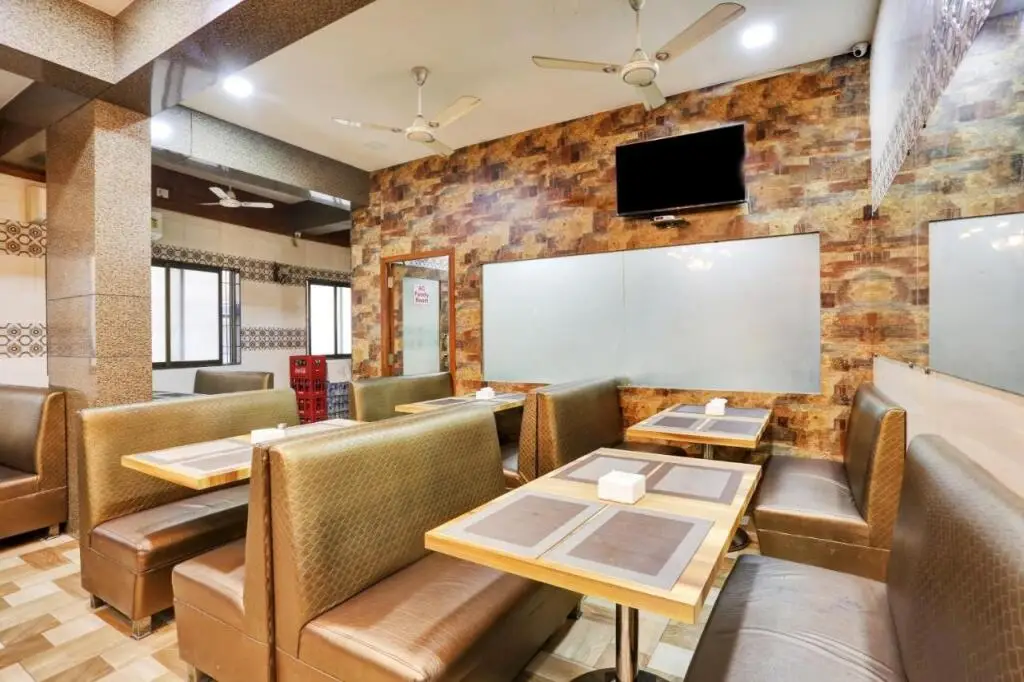 Хандала: Capital O 93378 Hotel Samrat Palace