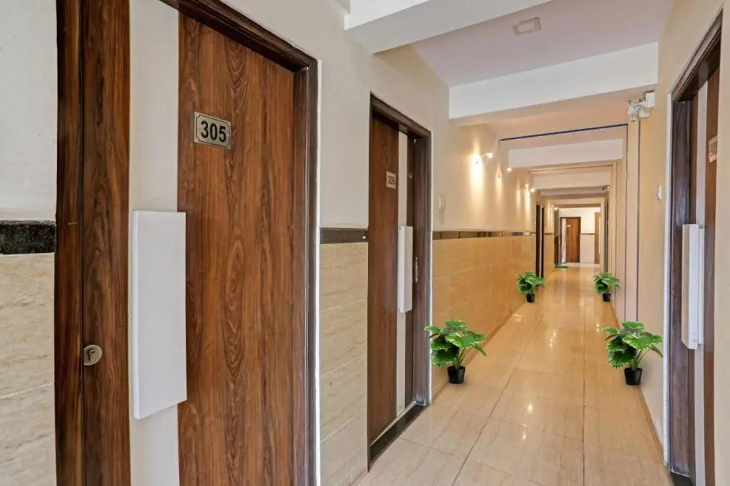 Хандала: Capital O 93378 Hotel Samrat Palace