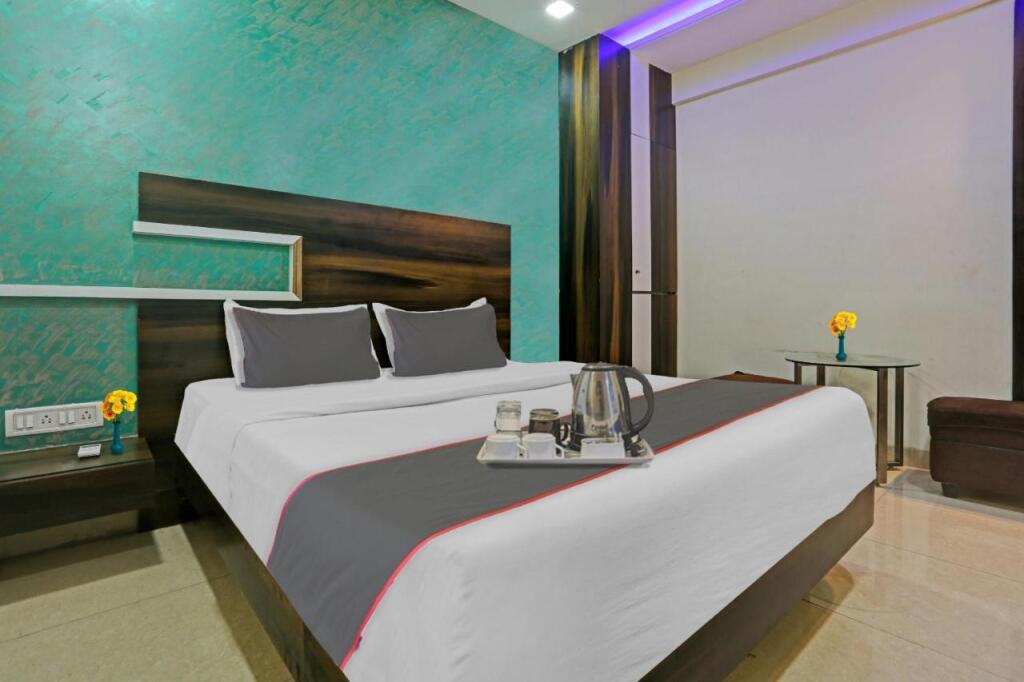 Хандала: Capital O 93378 Hotel Samrat Palace