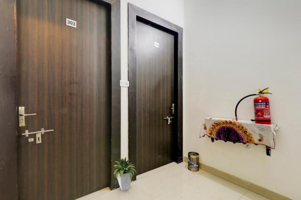 Лакхнау: POP 92284 Hotel Prisha Inn