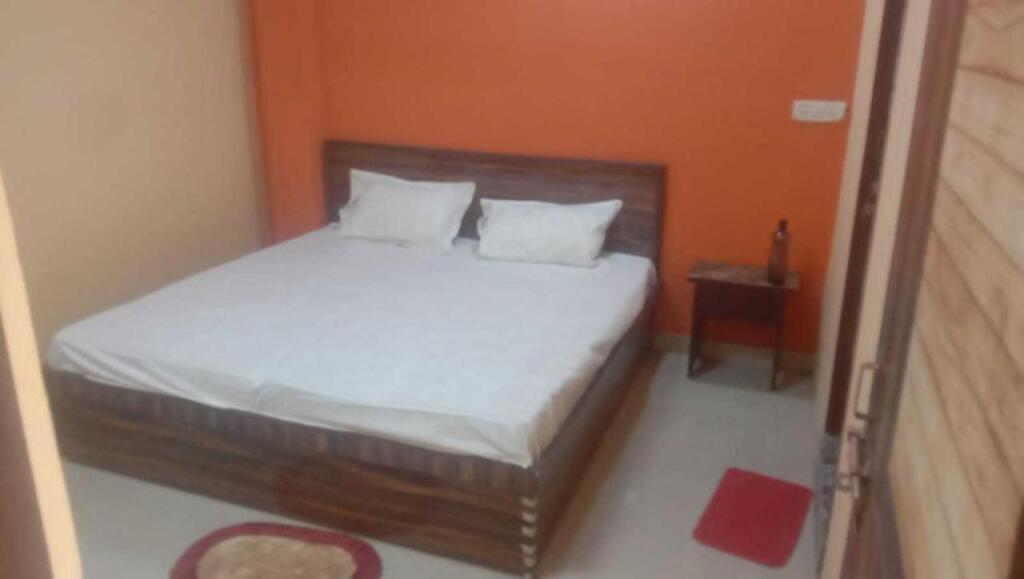 Газиабад: Pop Iae488  Happy Hotel Taj Highway