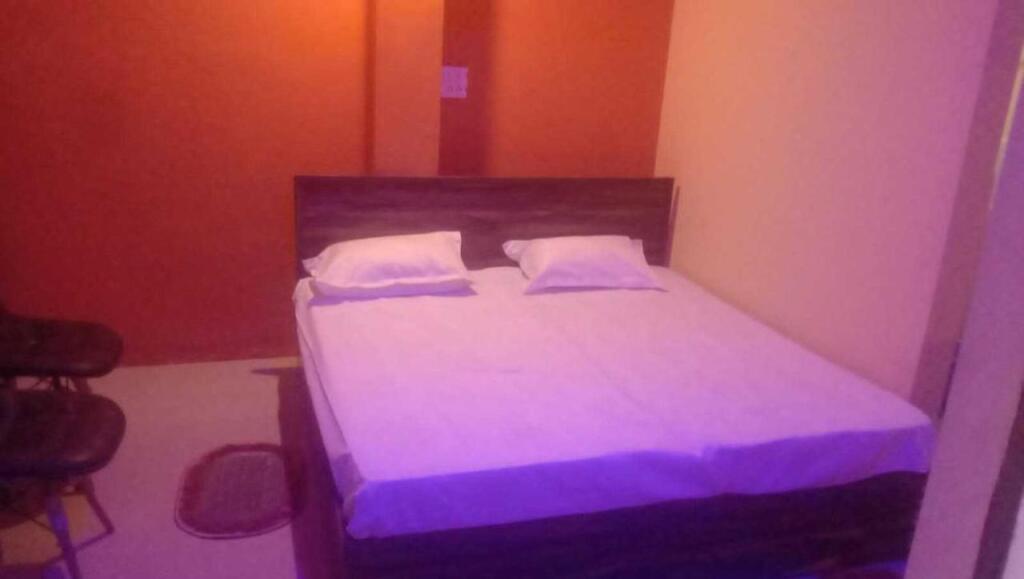 Газиабад: Pop Iae488  Happy Hotel Taj Highway