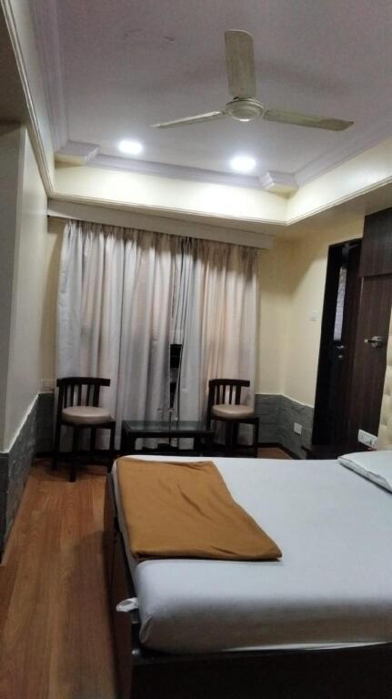 Тхане: Hotel Divya International