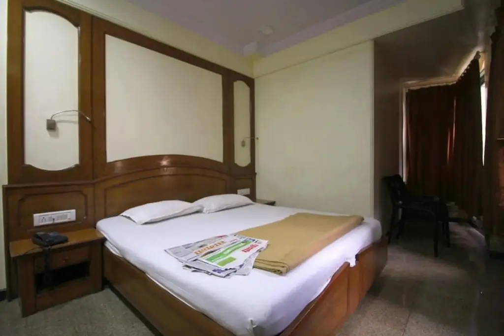 Тхане: Hotel Divya International