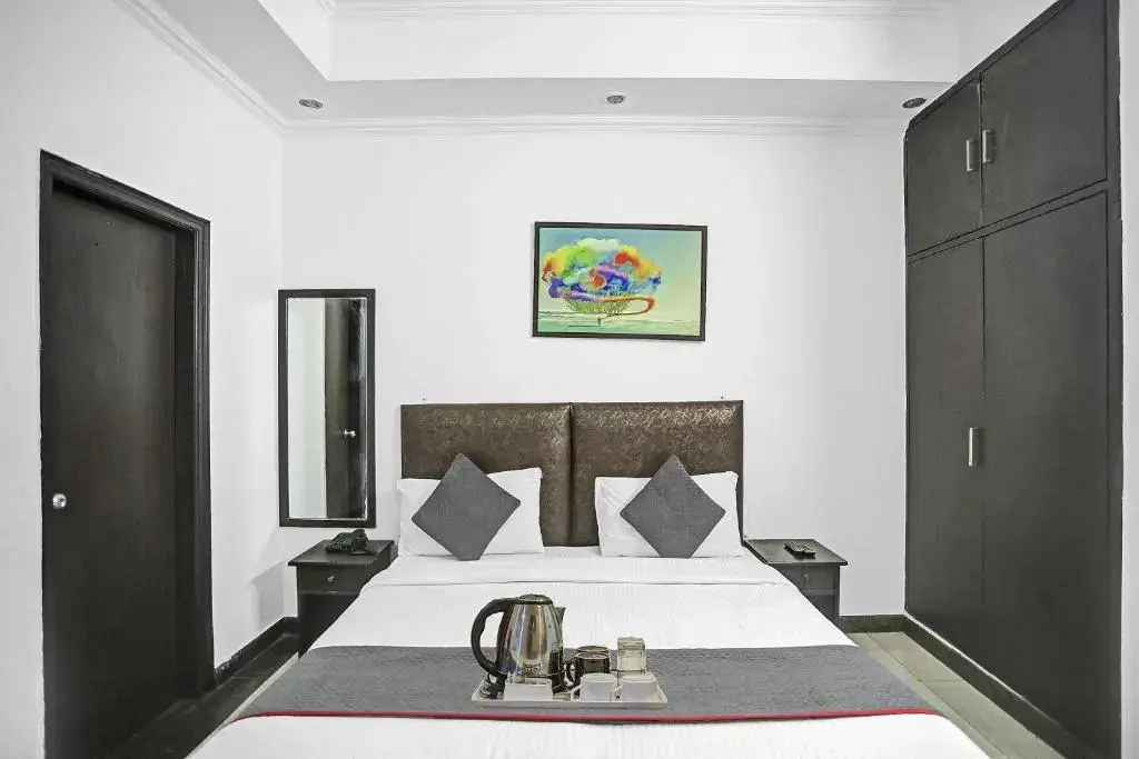 Нойда: OYO Townhouse 764 Hotel Happy Keys Townhouse