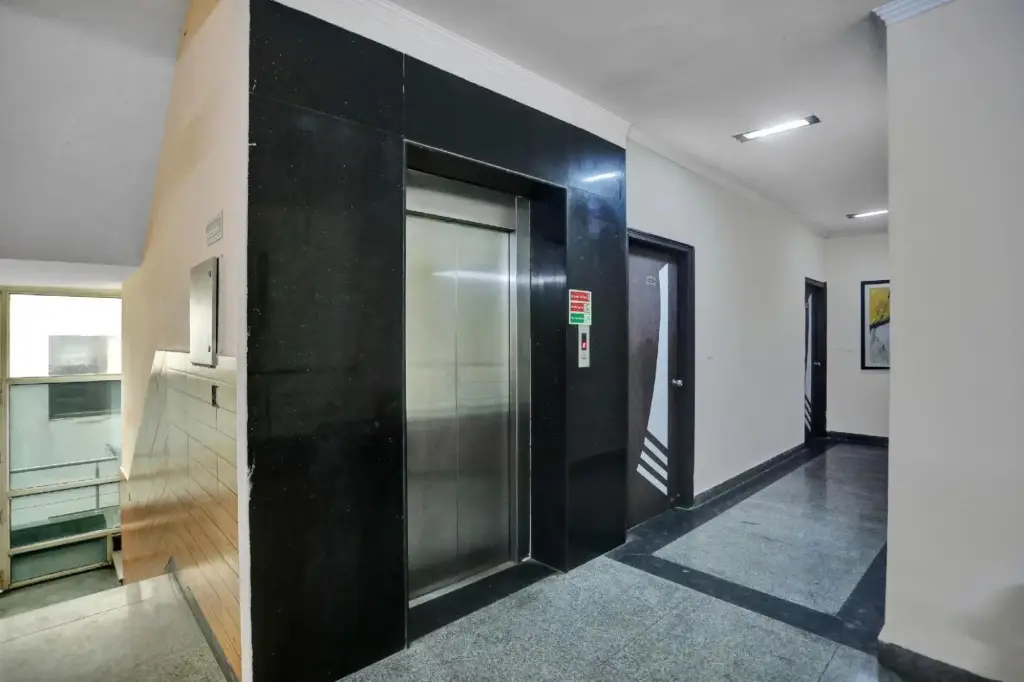 Нойда: OYO Townhouse 764 Hotel Happy Keys Townhouse
