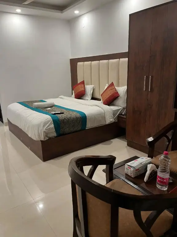 Нью-Дели: Oyo 93414 Hotel Tej in