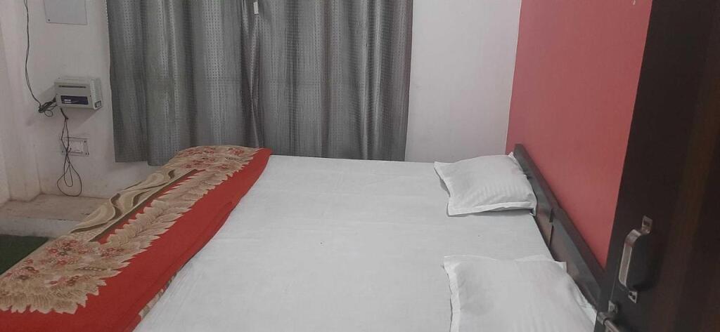 Мератх: Spot on 89149 White House Hotel