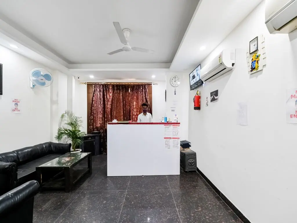 Нью-Дели: OYO 72294 White Rose Wallon Hotel