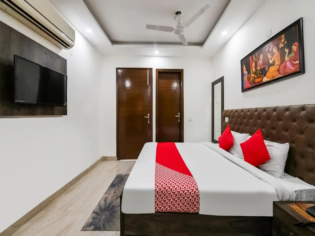 Нью-Дели: OYO 72294 White Rose Wallon Hotel