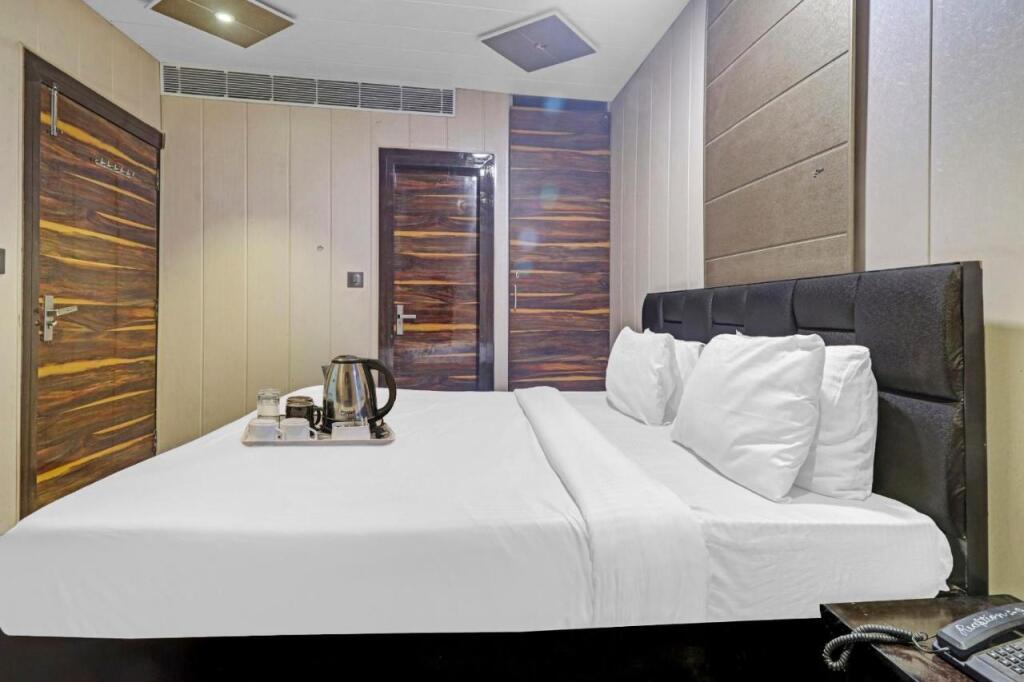 Нью-Дели: Oyo Townhouse 751 Jps Hotel And Banquet