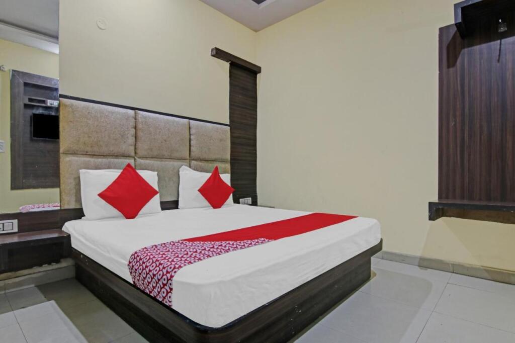 Нью-Дели: Oyo Flagship 80456 Arjun Palace