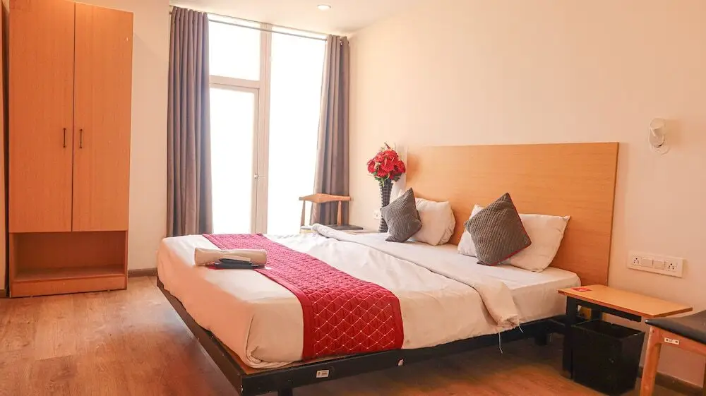 Нойда: Hotel Noida Grand 121