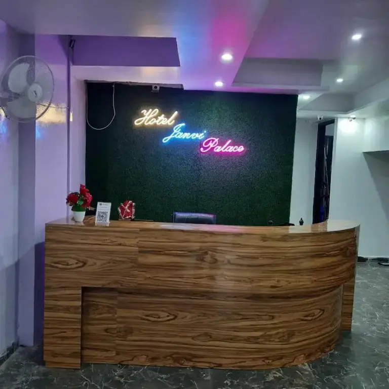 Нью-Дели: OYO 70120 Hotel Janvi Palace
