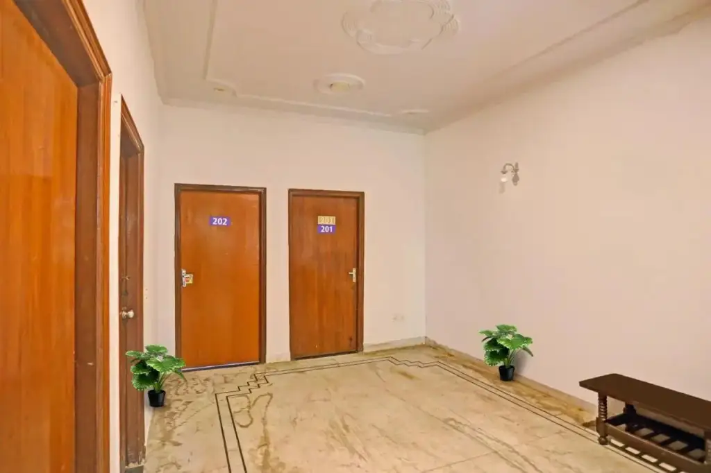 Нойда: OYO Flagship 70057 Manya Residency