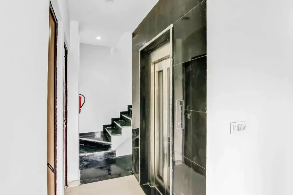 Нью-Дели: OYO Flagship 70295 Hotel Secret Mirage