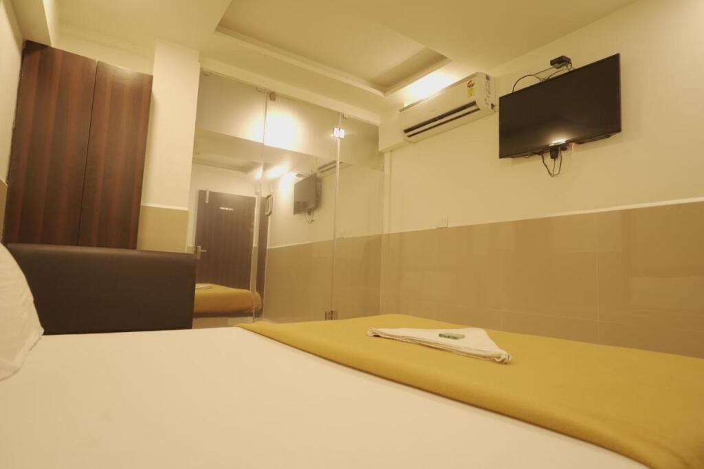Тхане: M B Residency Lodging & Boarding by Wb Inn