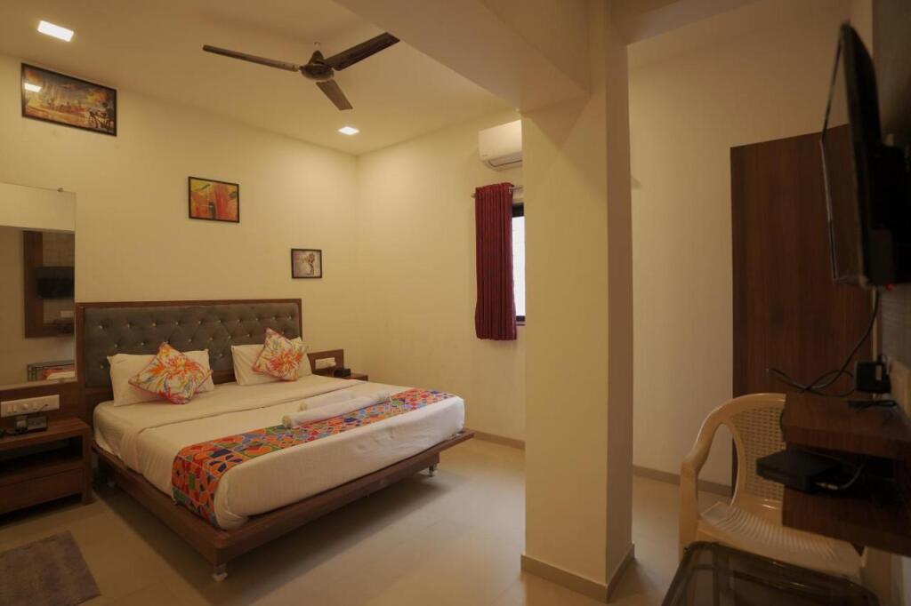 Тхане: M B Residency Lodging & Boarding by Wb Inn